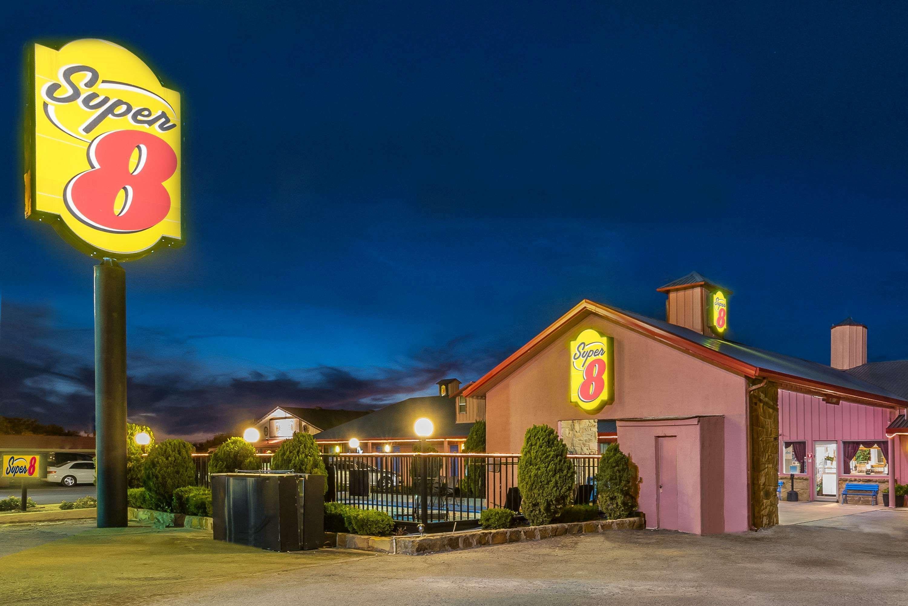 Super 8 By Wyndham Eastland Hotell Eksteriør bilde