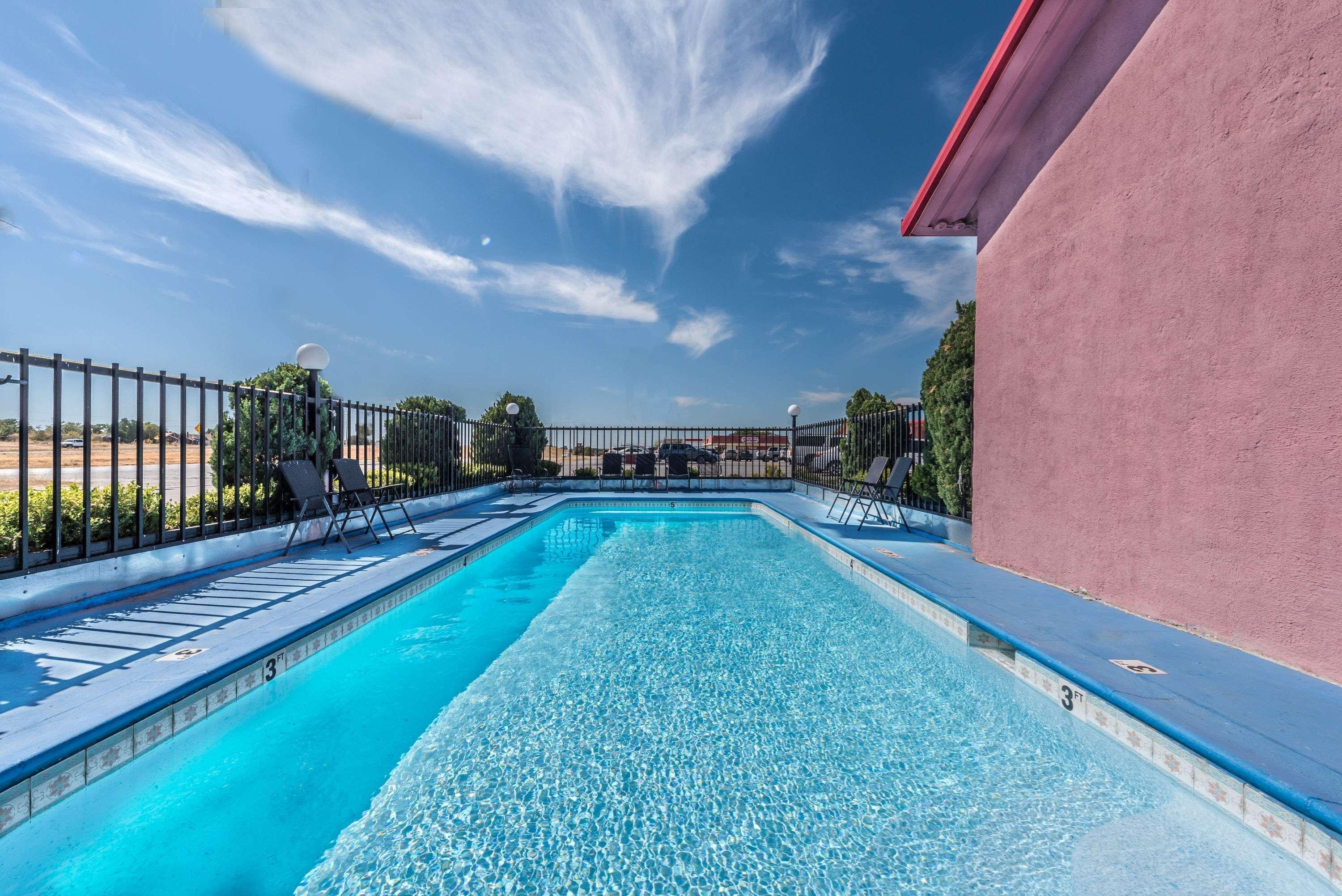 Super 8 By Wyndham Eastland Hotell Eksteriør bilde